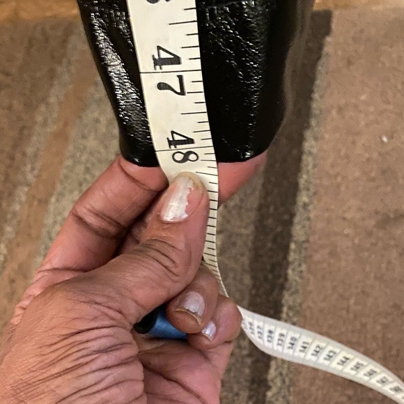 Classic Trench with Style - Picture 12 of 12